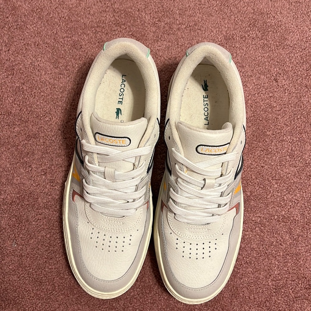 Lacoste L001 Womens Size 9 worn once sneaker